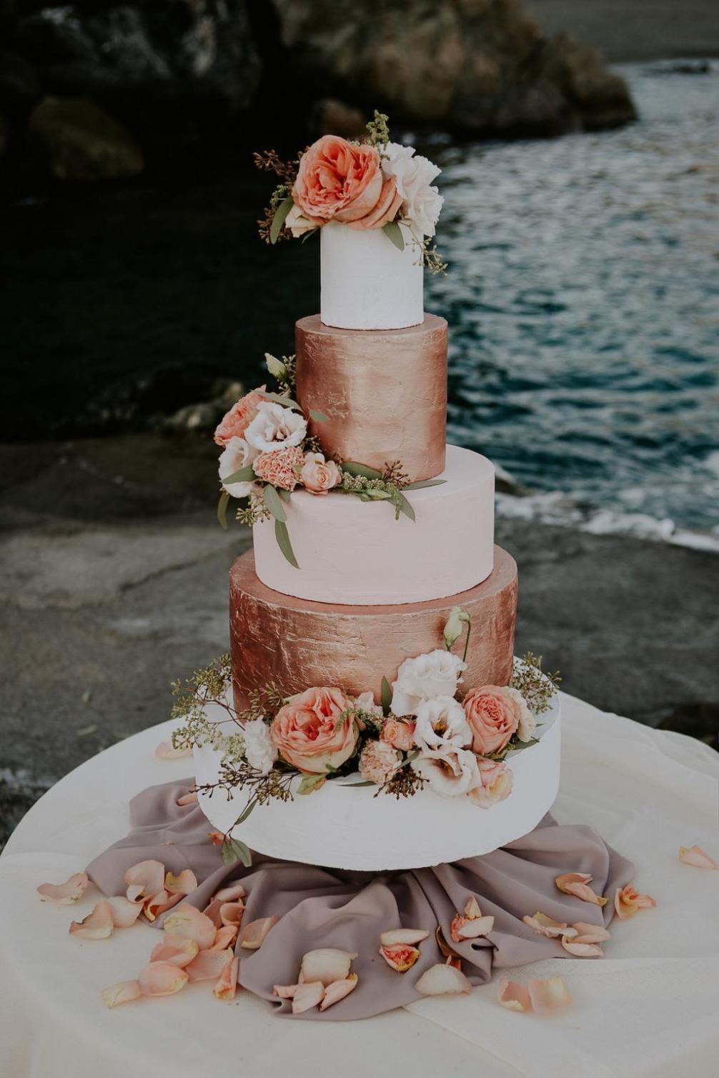 What are Some Fun and Creative Ways to Serve Wedding Cake?